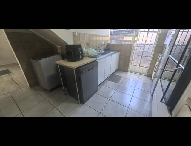 3 BEDROOM APARTMENT FOR SALE IN FLORIDA PARK